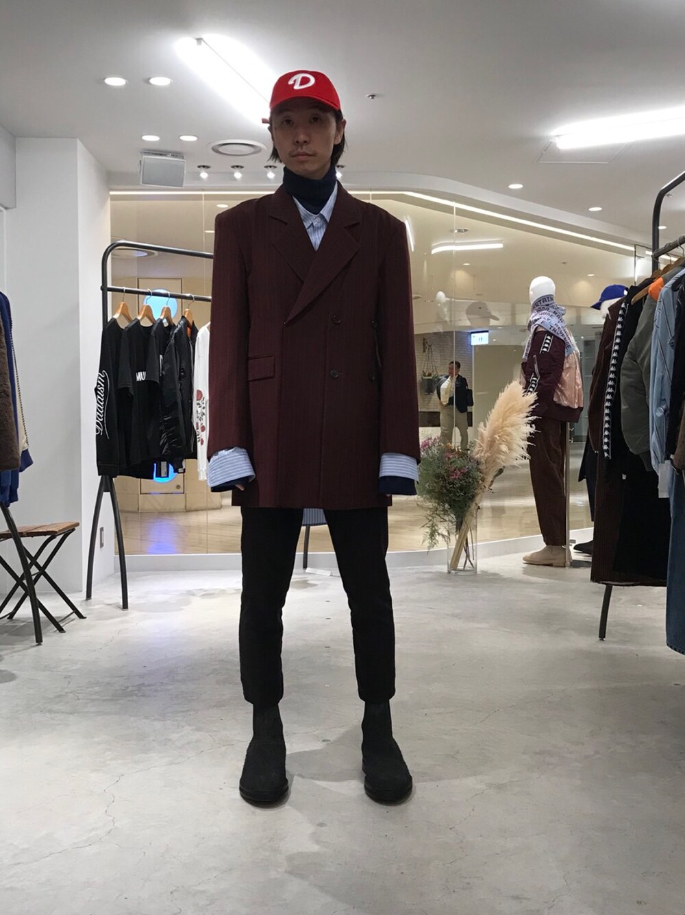 「CHRISTIAN DADA、popupshop、11/3-11/18」｜「CHRISTIAN DADAのCHRISTIAN DADA ロゴエンブロイダリーベースボールキャップ（キャップ、レッド系）」を使った、fujisakiさん（メンズ・172cm）の秋コーディネートの1枚目の写真