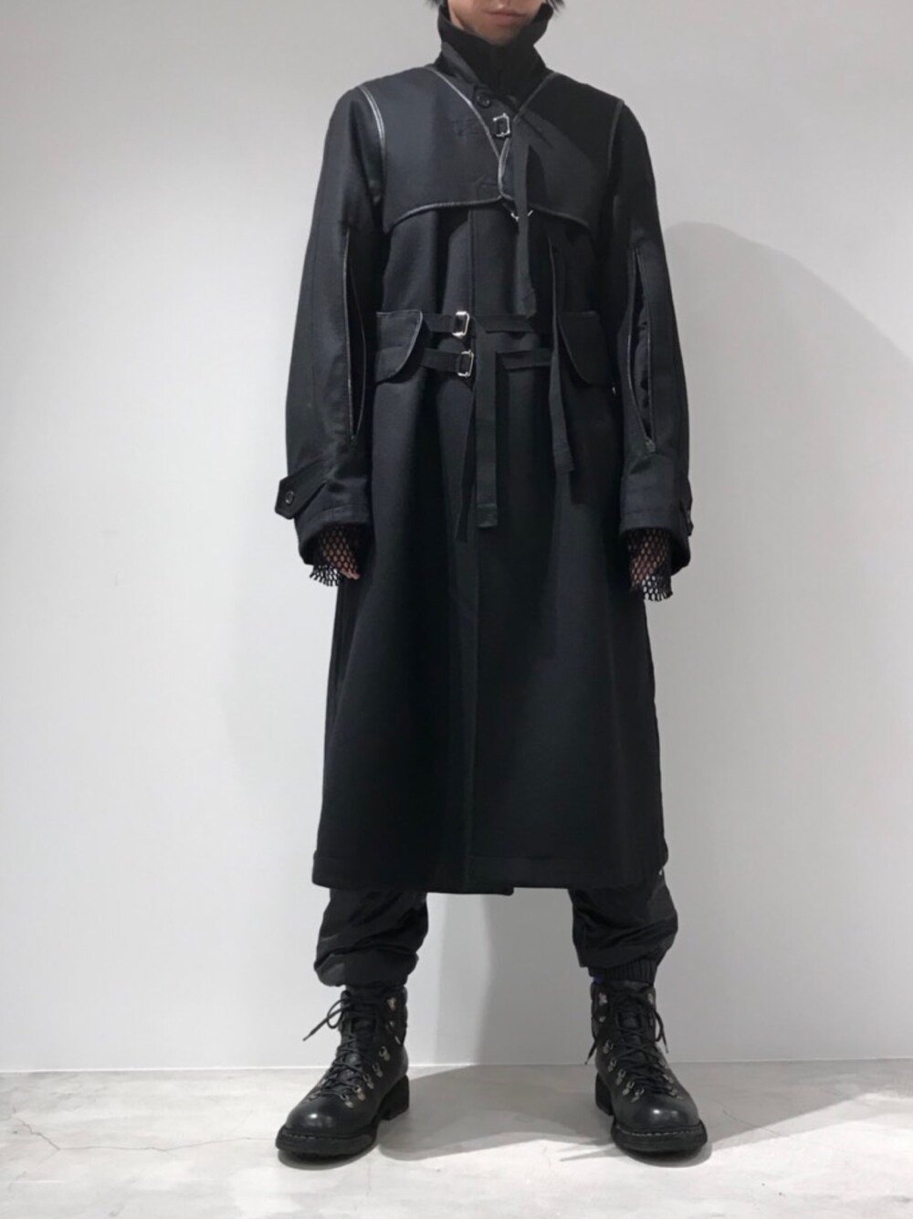 「TAKAHIROMIYASHITATheSoloIst.のアイテム（ジャケット/アウター、ブラック系）」を使った、fujisakiさん（メンズ・172cm）の秋コーディネートの1枚目の写真