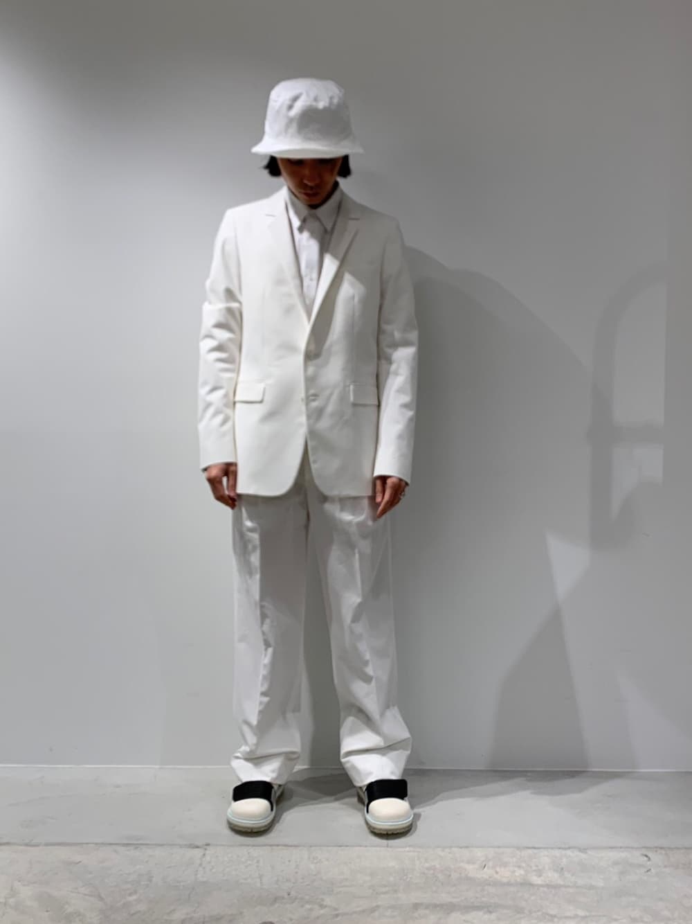 「th、19ss」｜「thのアイテム（ジャケット/アウター、ホワイト系）」を使った、fujisakiさん（メンズ・172cm）の冬コーディネートの1枚目の写真