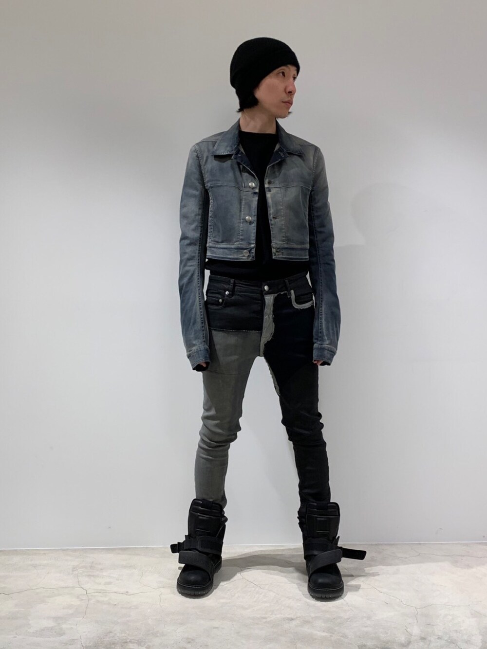 「RICK OWENS、19ss」｜「Rick Owensのアイテム（ジャケット/アウター、ブルー系）」を使った、fujisakiさん（メンズ・172cm）の春コーディネートの1枚目の写真