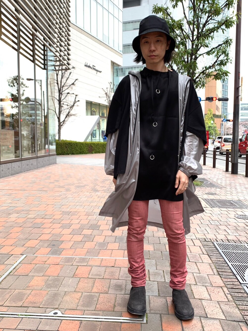 「RAF SIMONS、19ss」｜「KIJIMA TAKAYUKIのKIJIMA TAKAYUKI バケットハット（ハット、ブラック系）」を使った、fujisakiさん（メンズ・172cm）の春コーディネートの1枚目の写真