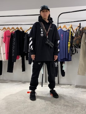 「off white（オフホワイト）のアイテム（パンツ）」を使った、fujisakiさん（メンズ・172cm）の夏コーディネート