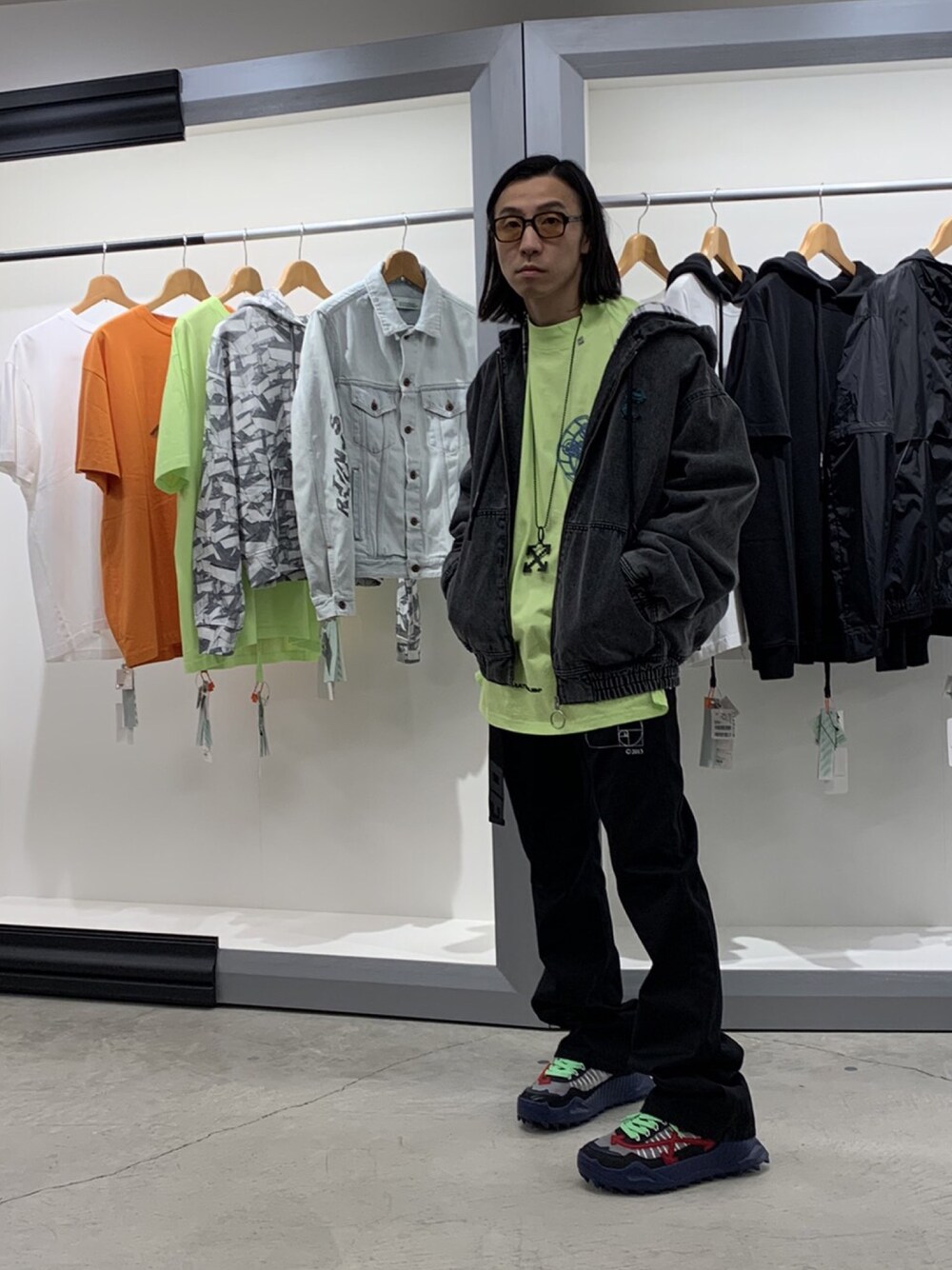 「off white」｜「BLANC..の[BLANC..×DISCOVERED]SUNGRASSES（サングラス、ブラック系）」を使った、fujisakiさん（メンズ・172cm）の冬コーディネートの1枚目の写真