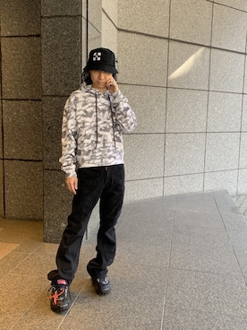 「off white（オフホワイト）のアイテム（トップス）」を使った、fujisakiさん（メンズ・172cm）の冬コーディネート