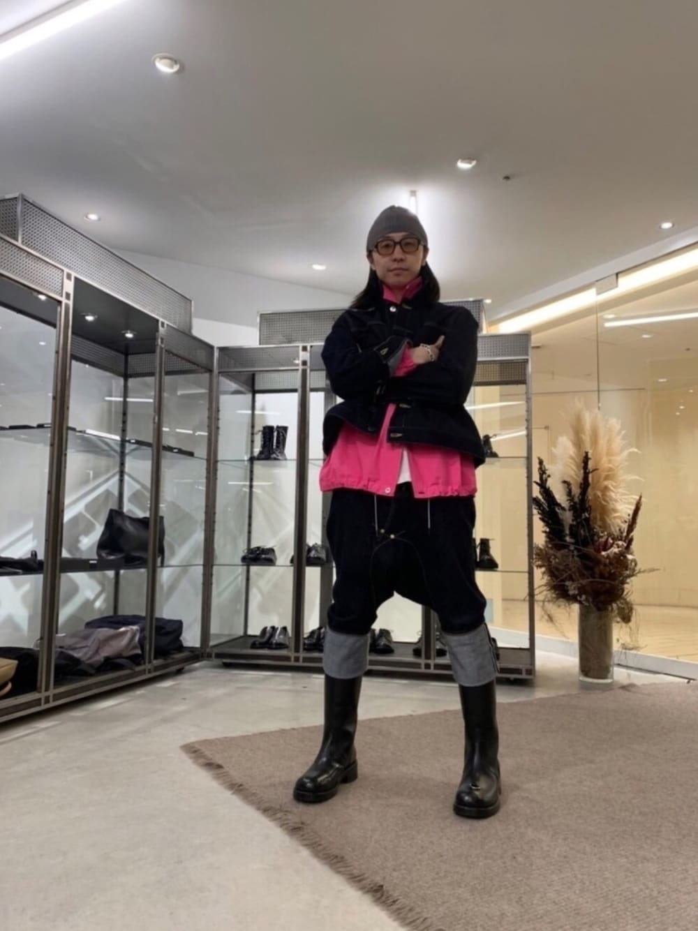 「Fumito GANRYU、20ss、コロナに負けない、オンラインを宜しくね」｜「FUMITO GANRYUのアイテム（シャツ/ブラウス、ピンク系）」を使った、fujisakiさん（メンズ・172cm）の春コーディネートの1枚目の写真