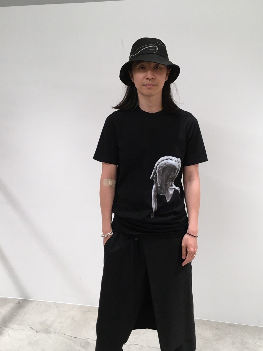 「コロナに負けない、オンラインを宜しくね」｜「Ground Yのアイテム（帽子、ブラック系）」を使った、fujisakiさん（メンズ・172cm）の春コーディネートの1枚目の写真