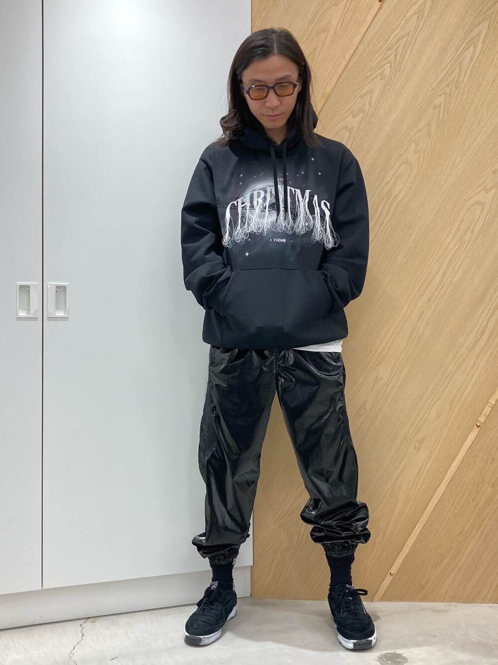 「doublet、オトナカジュアル、私の推しブランド、休日スタイル、ブラック、スニーカーコーデ」｜「doubletのアイテム（レッグウェア、ブラック系）」を使った、fujisakiさん（メンズ・172cm）の冬コーディネートの1枚目の写真