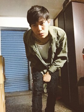 「Slightly Numb（スライトリーナム）のアイテム（パンツ）」を使った、吳さん（メンズ・168cm）の春コーディネート