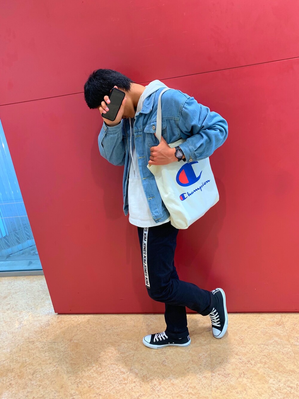 「お洒落さんとつながりたい」｜「Championのアイテム（トートバッグ、ベージュ系）」を使った、征龍さん（メンズ・174cm）の春コーディネートの1枚目の写真