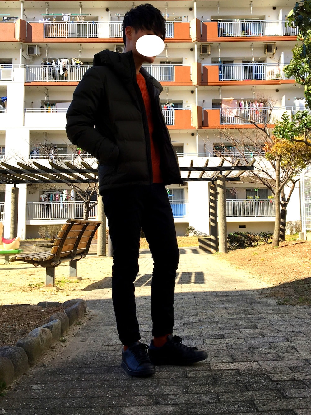 「休日スタイル、スキニー、オトナカジュアル、黒、ニット、GU、outfit、UNIQLO、ユニクロ、プチプラコーデ」｜「UNIQLOのアイテム（ダウンジャケット/コート、グリーン系）」を使った、ばやんさん（メンズ・170cm）の冬コーディネートの1枚目の写真