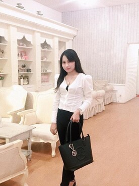 「Guess（ゲス）のアイテム（アナログ腕時計）」を使った、indahsariradaさん（レディース・154cm）の春コーディネート