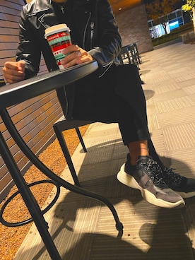 「COACH」｜「アイテム（ライダースジャケット）」を使った、⚫️⚪️モノクロゆーや⚪️⚫️さん（メンズ・168cm）の春コーディネート