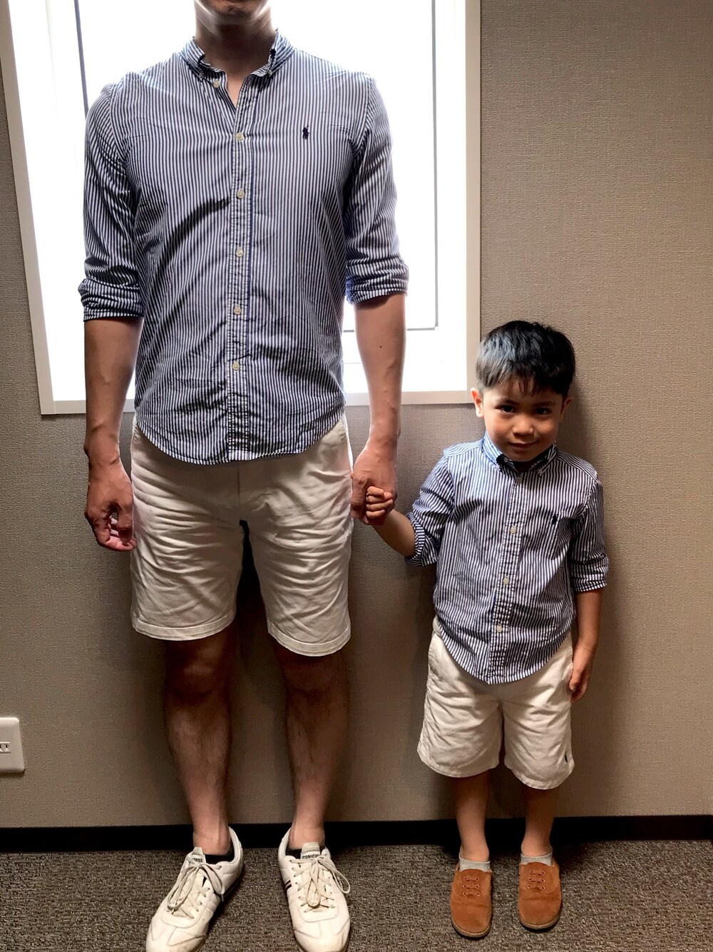 「リンクコーデ、シャツ好き集まれ、ギンガムチェックシャツ、ホワイトパンツ、ホワイトハーフパンツ、親子リンク、親子コーデ」｜「POLO RALPH LAURENのスリムフィット コットンシャツ（シャツ/ブラウス、ホワイト系）」を使った、Kappaさん（キッズ・100cm）の夏コーディネートの1枚目の写真