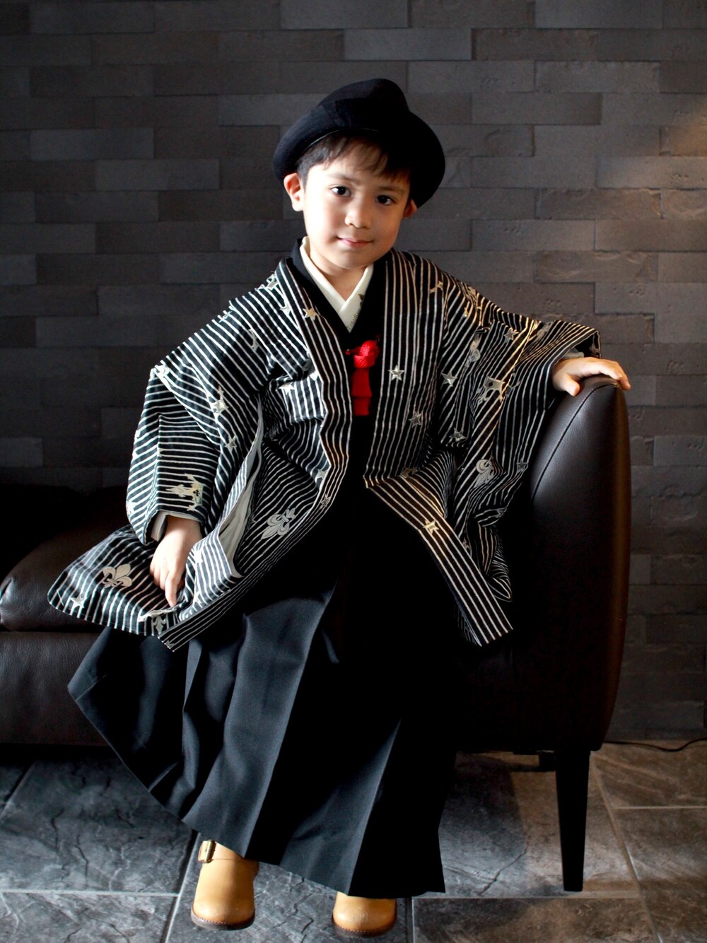 「七五三、七五三前撮り、七五三男の子、七五三男の子コーデ、七五三5歳」｜「COMME CA DU MODEのアイテム（ハット、ブラック系）」を使った、Kappaさん（キッズ・100cm）の秋コーディネートの1枚目の写真