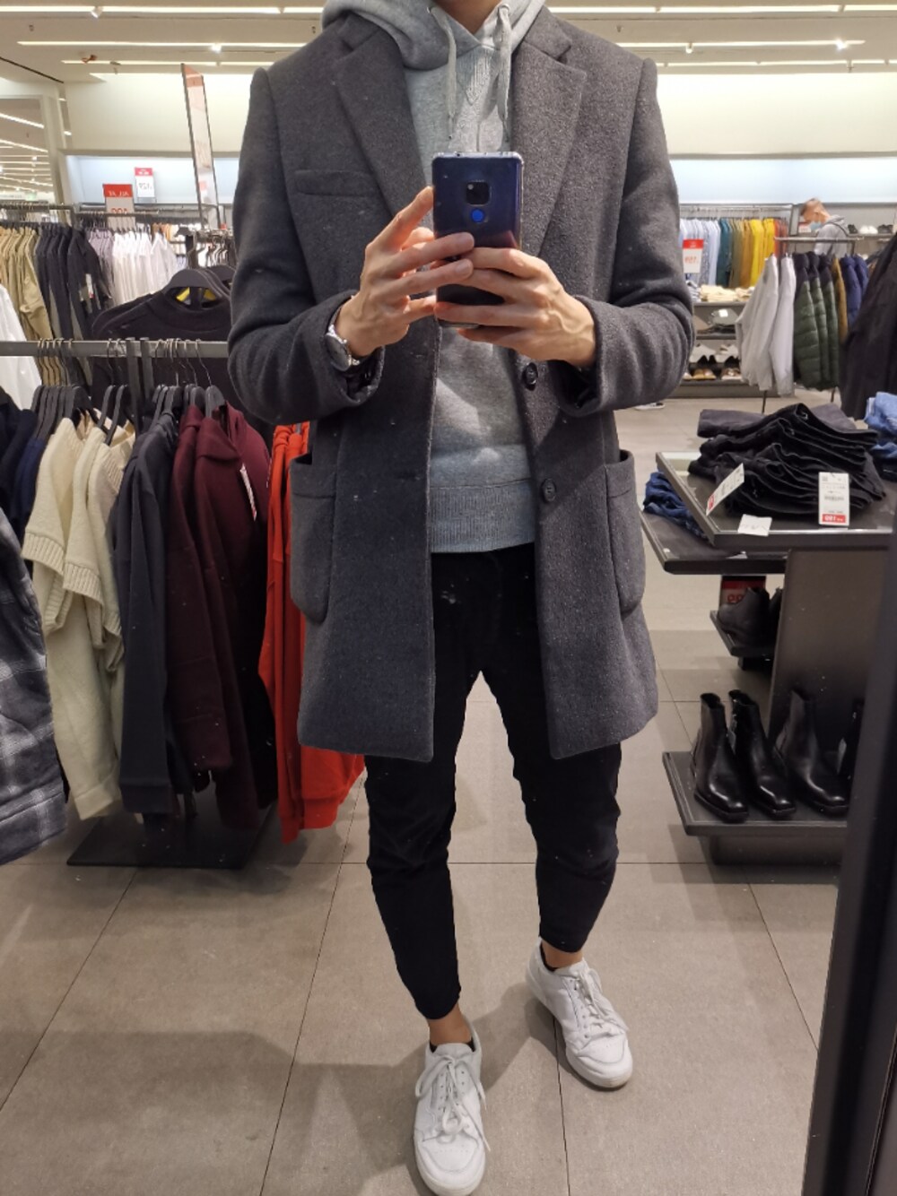 「GU、ZARA、UNIQLO、NIKE、street、menswear、街頭穿搭、Champion、運動搭配、韓系」｜「NIKEのアイテム（スニーカー、ホワイト系）」を使った、Ryan SOさん（メンズ・182cm）の冬コーディネートの1枚目の写真