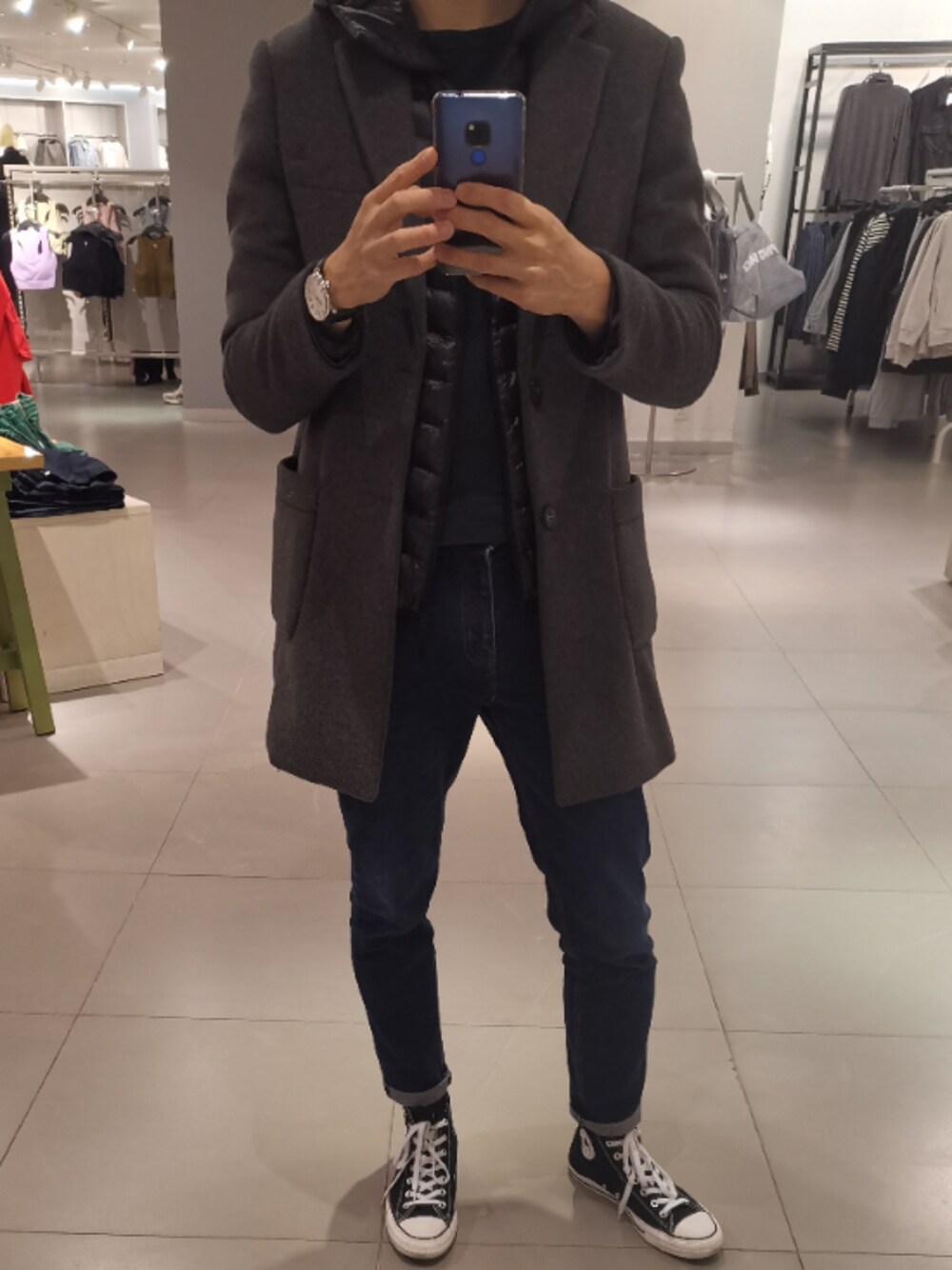 「GU、UNIQLO、ZARA、Levi's、converse、street、無印良品、winter、牛仔褲、VANS」｜「UNIQLOのアイテム（デニムパンツ、ブルー系）」を使った、Ryan SOさん（メンズ・182cm）の冬コーディネートの1枚目の写真