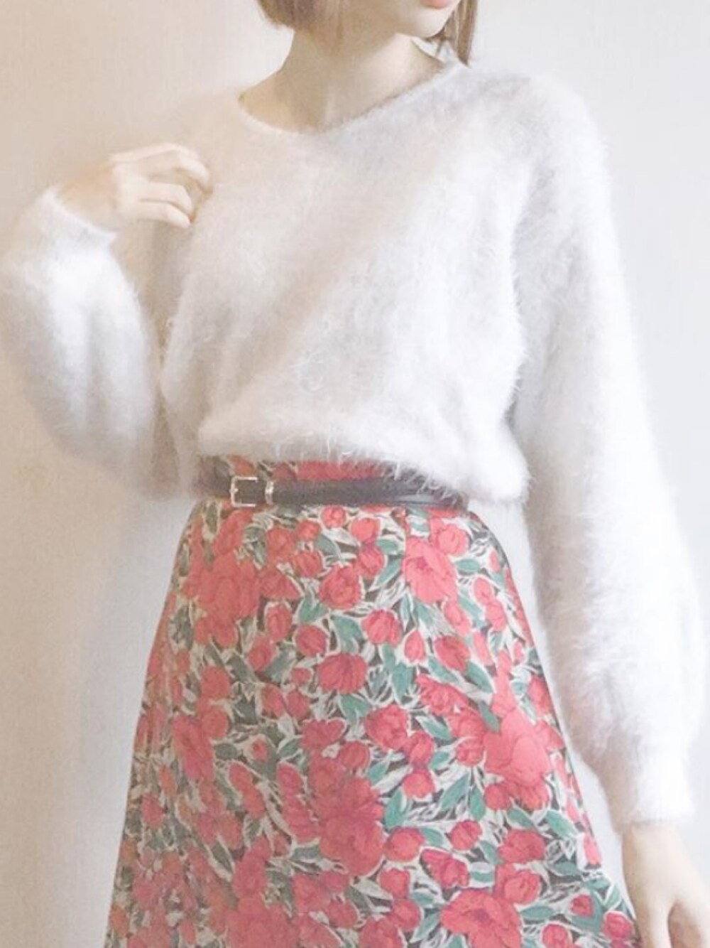 「花柄」｜「SpRayのアイテム（ニット/セーター、ホワイト系）」を使った、なまさん（レディース・161cm）の春コーディネートの1枚目の写真
