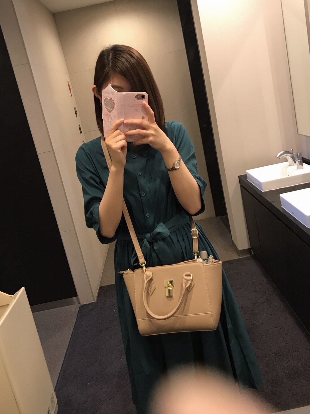 「グリーンワンピース、休日スタイル、アンジュルム、さらっと、シンプルスタイル」｜「GRLのベルト付きキャンディースリーブワンピース（ワンピース、グリーン系）」を使った、あーやさん（レディース・158cm）の夏コーディネートの1枚目の写真