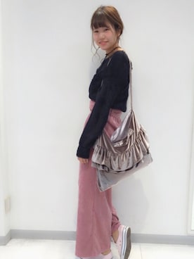 「黒×ピンク」｜「アイテム（スニーカー）」を使った、ま つ ゆ か ◡̈*さん（レディース・166cm）の冬コーディネート