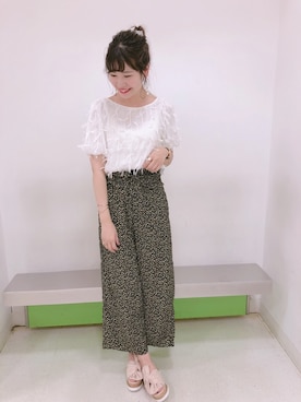 「花柄パンツ」｜「アイテム（サンダル）」を使った、ま つ ゆ か ◡̈*さん（レディース・166cm）の夏コーディネート