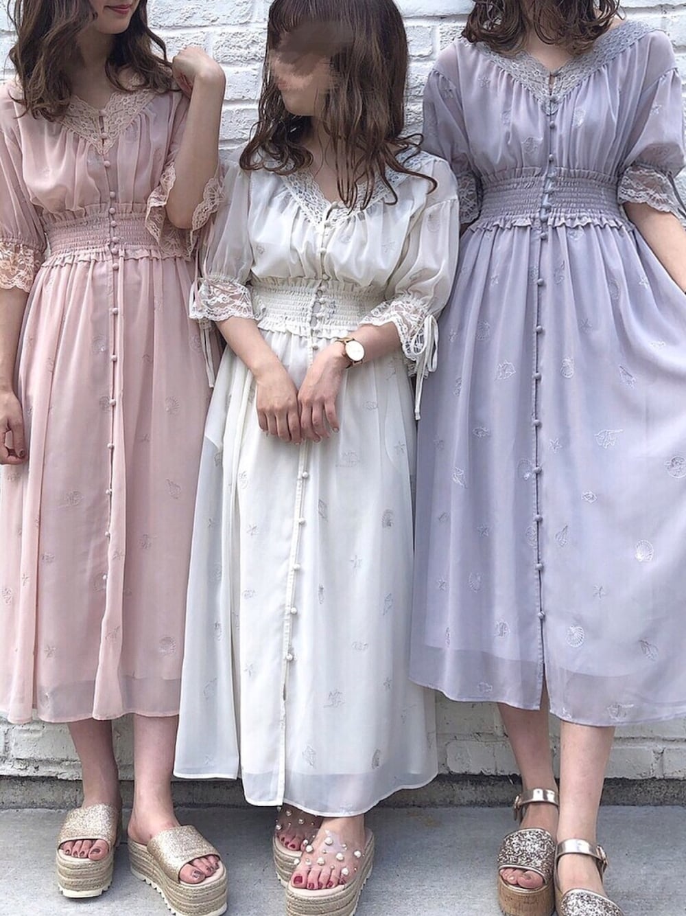 「ナイスクラップ、nice claup、one after another NICE CLAUP、夏コーデ、ガウンワンピース、ワンピース、ロングワンピース、おそろいコーデ、双子コーデ、おしゃれさんと繋がりたい」｜「one after another NICE CLAUPのシェル柄刺繍シャーリングガウンワンピース（ワンピース、グレー系）」を使った、ま つ ゆ か ◡̈*さん（レディース・167cm）の夏コーディネートの1枚目の写真