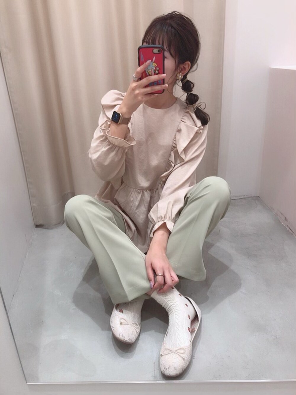 「休日スタイル、きれいめカジュアル、オトナカジュアル、おしゃれさんと繋がりたい、私服、リラックススタイル、カラーパンツ、ミントグリーン、バレエシューズ、チュニック」｜「RETRO GIRLのタックセミフレアパンツ（その他パンツ、グリーン系）」を使った、ま つ ゆ か ◡̈*さん（レディース・167cm）の春コーディネートの1枚目の写真