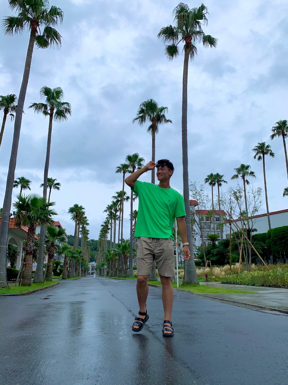 「POLO RALPH LAURENのコットン ジャージー クルーネック Tシャツ（Tシャツ/カットソー、グリーン系）」を使った、らいさん（メンズ・188cm）の夏コーディネートの1枚目の写真