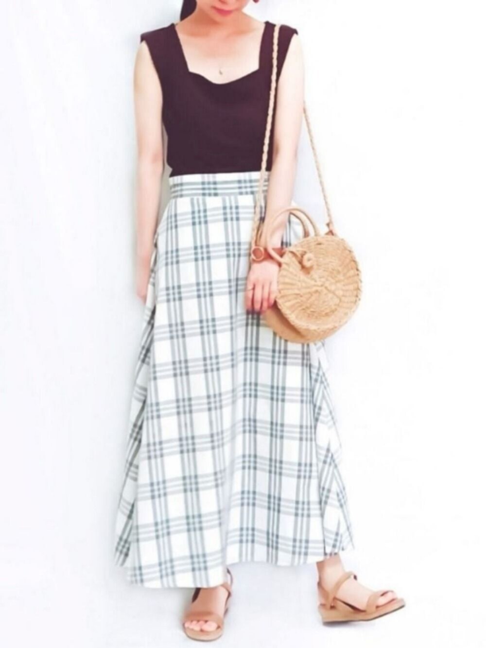「夏セールで買いました、夏、おしゃれさんと繋がりたい、GU、タンクトップ、スクエアネックタンクトップ、チェックフレアロングスカート、チェックスカート、大人かわいい、プチプラ」｜「GUのアイテム（スカート、ホワイト系）」を使った、葉月さん（レディース・153cm）の夏コーディネートの1枚目の写真