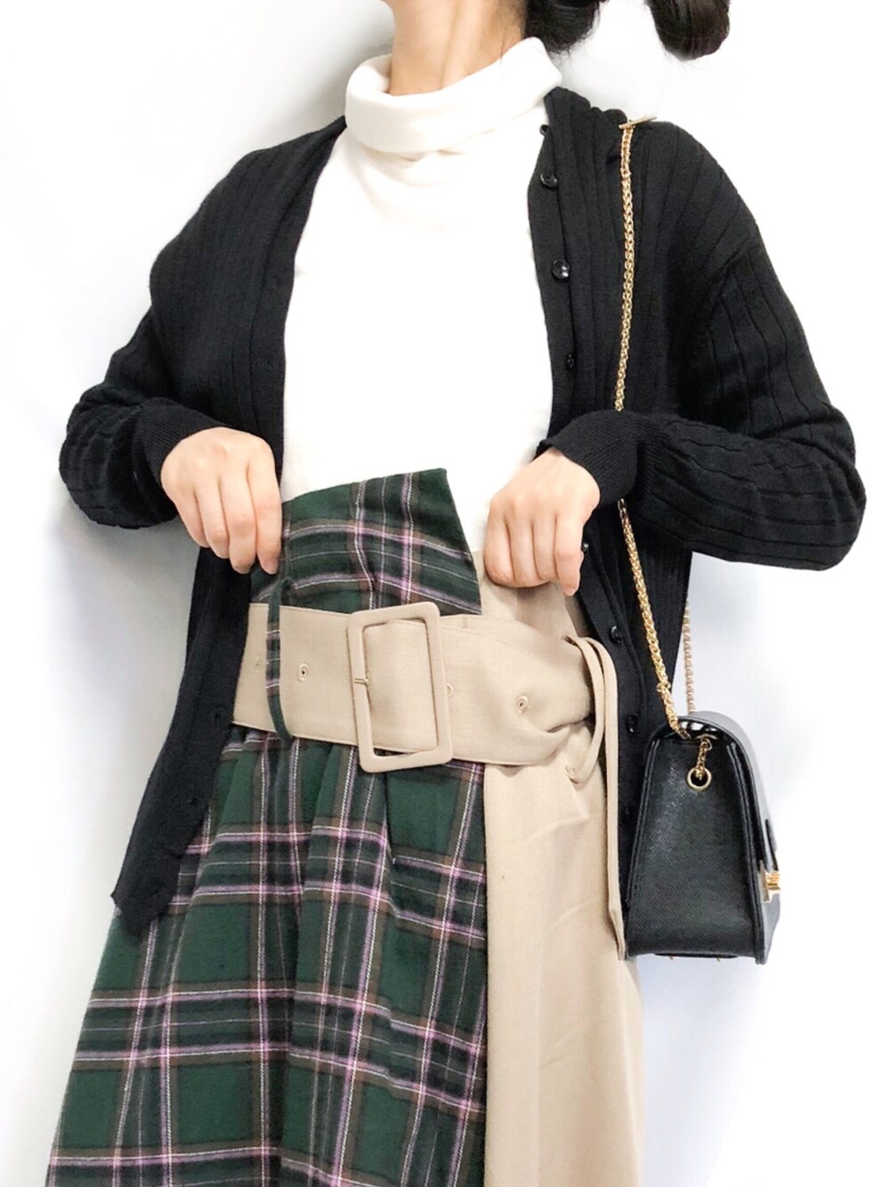 「リエディ(Re:EDIT)、おしゃれさんと繋がりたい、冬、カジュアルコーデ、UNIQLO、大人カジュアル、153cmコーデ、プチプラファッション、低身長、チェックパンツ」｜「DARKANGELのアイテム（カーディガン/ボレロ、ブラック系）」を使った、葉月さん（レディース・153cm）の冬コーディネートの1枚目の写真