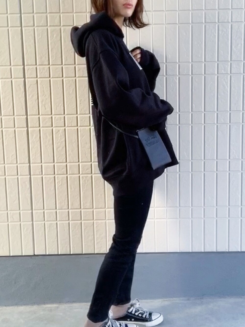「ゆるコーデ、シンプル、ootd、黒、プチプラ、GU、オーバーサイズ、おしゃれさんと繋がりたい、メンズライク、スターウォーズ」｜「GUのアイテム（パーカー、ブラック系）」を使った、aiiさん（レディース・164cm）の冬コーディネートの1枚目の写真