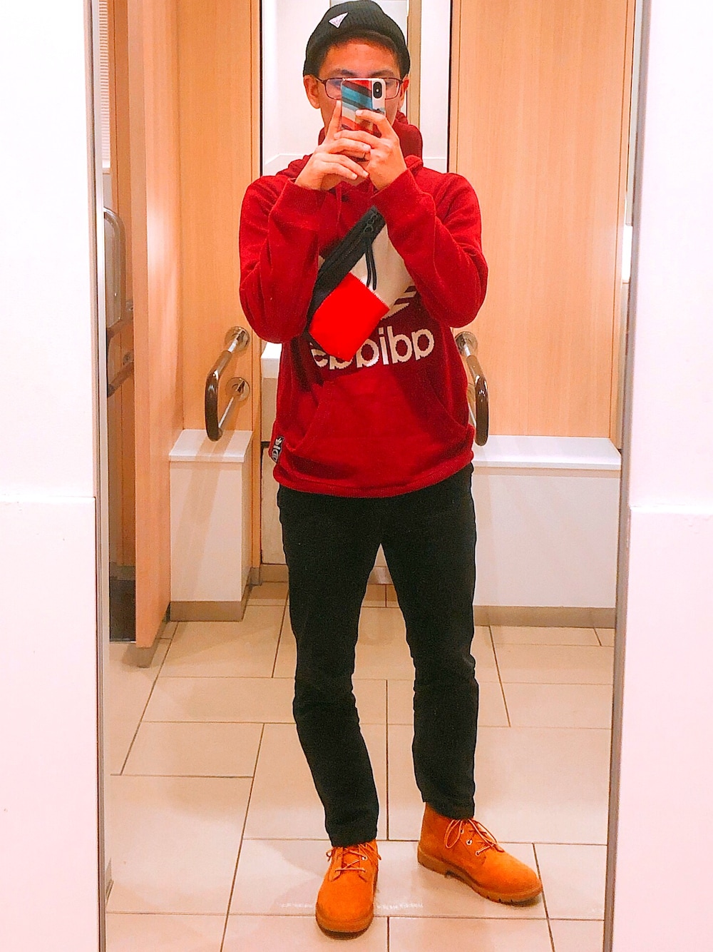 「adidasのオリジナルス　コットンニットパーカー[KNIT TREFOIL HOODIE]（パーカー、レッド系）」を使った、yuさん（メンズ・168cm）の秋コーディネートの1枚目の写真