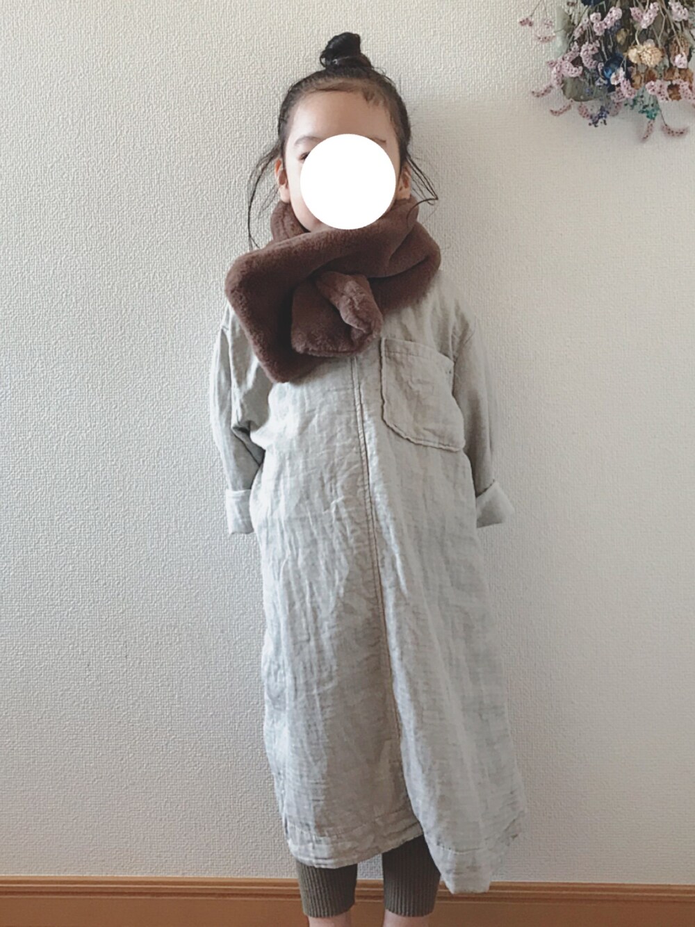 「ワンピース、韓国子供服、リブレギンス、monmimi、ロングワンピース、女の子コーデ、カジュアルコーデ、シンプルコーデ、韓国ブランド」｜「韓国子供服のアイテム（ワンピース、グレー系）」を使った、ＣＯさん（キッズ・100cm）の冬コーディネートの1枚目の写真
