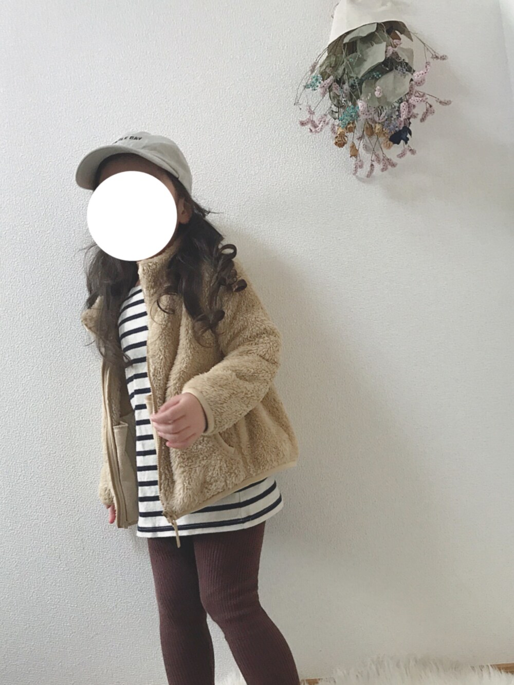 「韓国子供服、monmimi、ユニクロ、UNIQLO、リブレギンス、無印良品、ボーダー、カジュアルコーデ、プチプラコーデ、シンプルコーデ」｜「♡のアイテム（その他、ベージュ系）」を使った、ＣＯさん（キッズ・100cm）の冬コーディネートの1枚目の写真