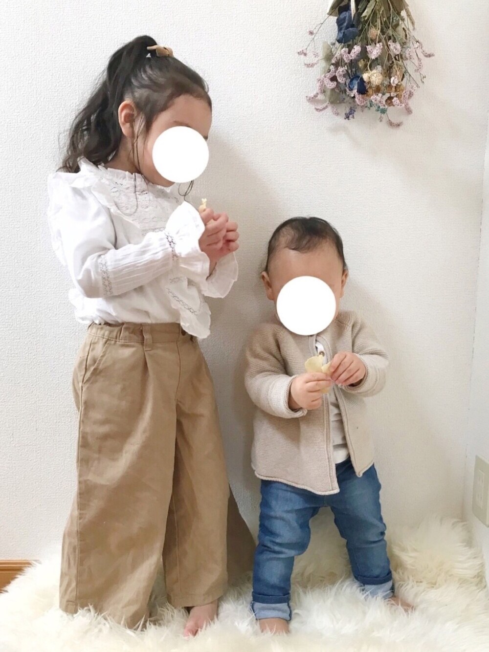 「ザラキッズ、ZARA KIDS、ライトオン、ワイドパンツ、ベビーギャップ、babygap、ベージュコーデ、ワントーンコーデ、カジュアルコーデ、シンプルコーデ」｜「♡のアイテム（その他、ベージュ系）」を使った、ＣＯさん（キッズ・100cm）の冬コーディネートの1枚目の写真