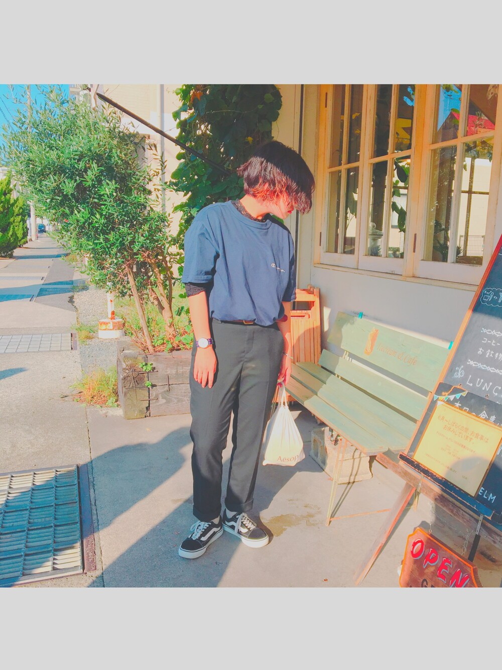 「秋コーデ、古着、Champion、Ray BEAMS、レースブラウス、UNIQLO、VANS、oldskool、Aesop」｜「Ray BEAMSのアイテム（シャツ/ブラウス、ブラック系）」を使った、陽さん（レディース・155cm）の秋コーディネートの1枚目の写真