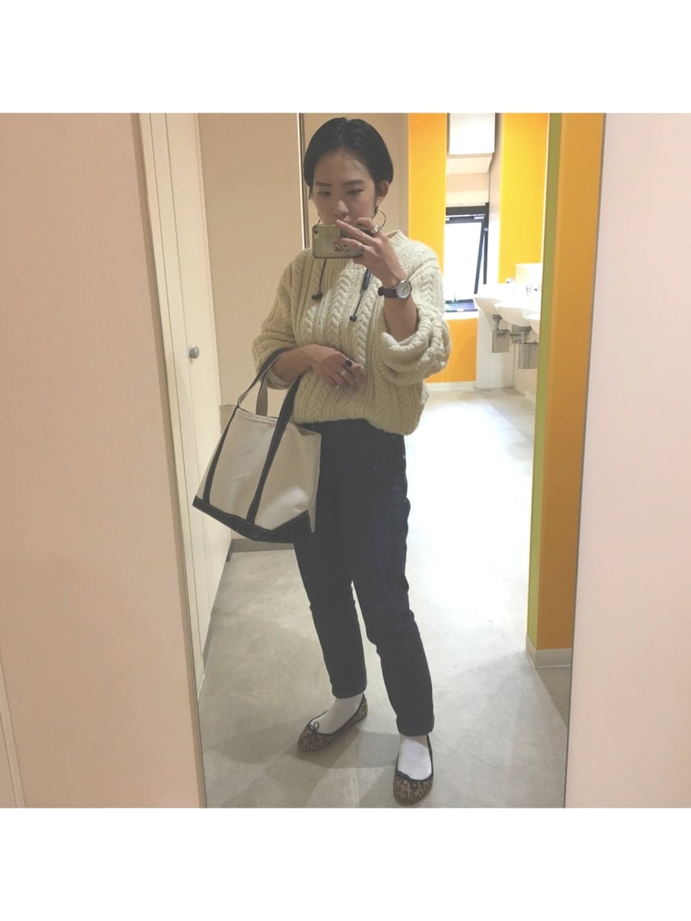 「秋のコーデ、オトナカジュアル、ootd、古着、レオパード、デニム、l.l.bean、秋冬、シンプル」｜「古着のアイテム（ニット/セーター、ホワイト系）」を使った、陽さん（レディース・155cm）の秋コーディネートの1枚目の写真