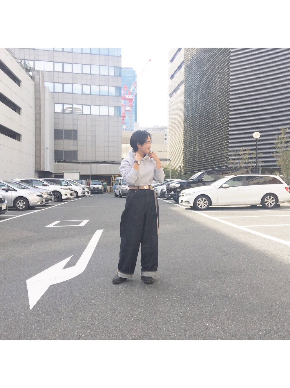 「カジュアルコーデ、デニム、ootd、TROENTORP、NEEDLES、sakura、CAMBER、ショートヘア」｜「CAMBERのCAMBER / キャンバー: 12OZ HOOD PO / パーカー #（パーカー、グレー系）」を使った、陽さん（レディース・155cm）の秋コーディネートの1枚目の写真