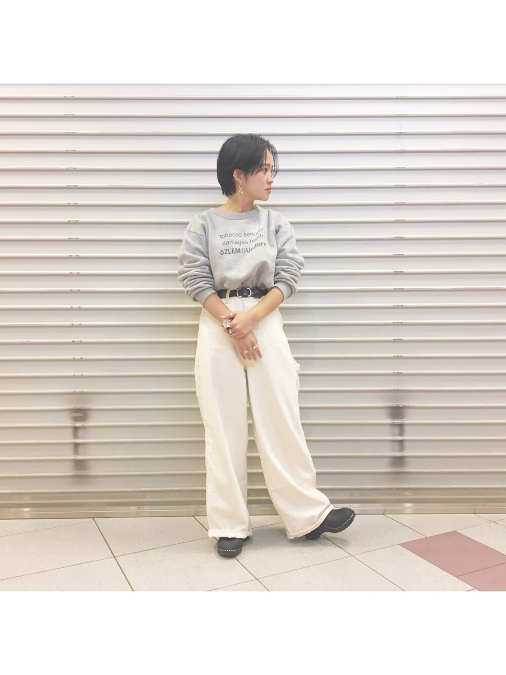 「カジュアルコーデ、秋のコーデ、ootd、古着、白デニム、TROENTORP、アパレルスタッフ、デニム」｜「古着のアイテム（スウェット、グレー系）」を使った、陽さん（レディース・155cm）の秋コーディネートの1枚目の写真