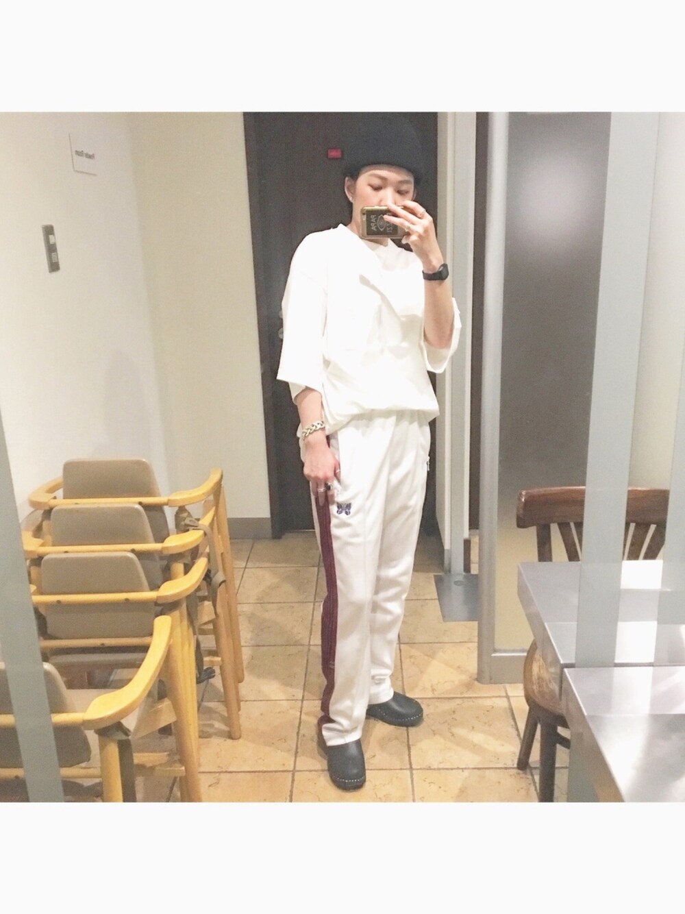 「シンプル、休日スタイル、ワントーンコーデ、ビッグT、name.、NEEDLES、トラックパンツ、TROENTORP、PHILIPPE AUDIBERT、crepuscule」｜「crepusculeの【crepuscule】knit cap 2（ニットキャップ/ビーニー、ブラック系）」を使った、陽さん（レディース・155cm）の春コーディネートの1枚目の写真