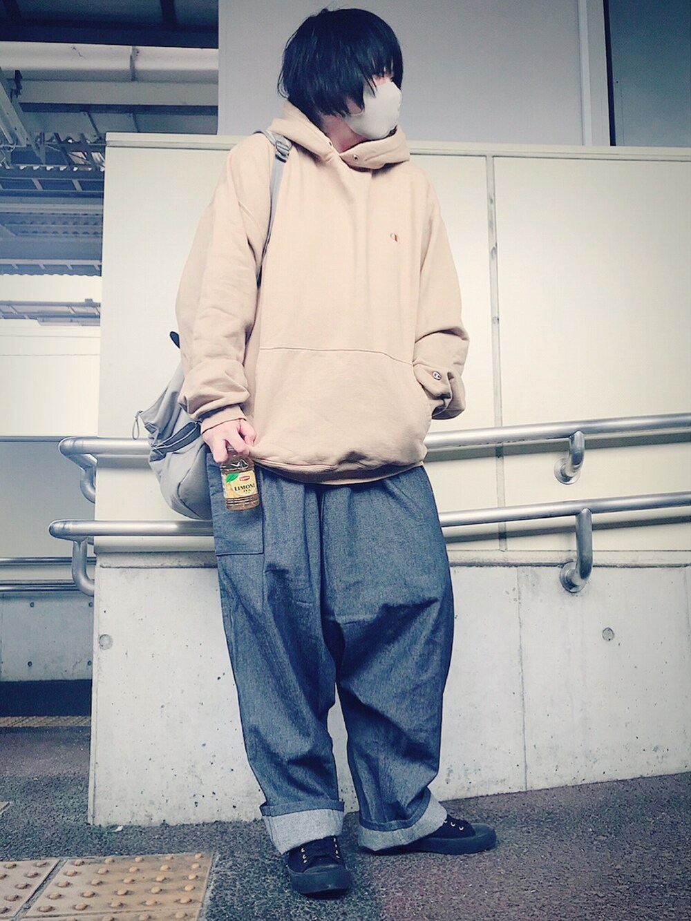 「スポーツミックス、ハンドメイド、パーカー、サルエルパンツ、スニーカー、ootd、GU、休日スタイル」｜「Championのアイテム（パーカー、ベージュ系）」を使った、chi-さん（メンズ・168cm）の冬コーディネートの1枚目の写真