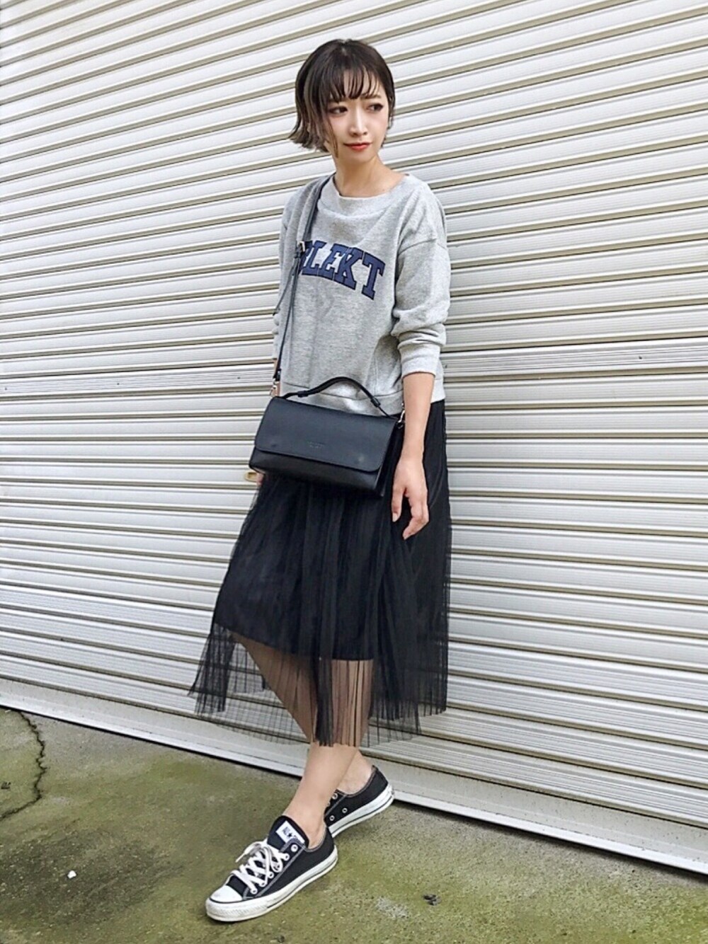 「秋服、オトナ女子、シンプルコーデ、スカート、ゆるコーデ、プチプラ、スウェット」｜「oblektの【oblekt】オブレクトオフショルスウェット（スウェット、グレー系）」を使った、𝙔𝙐𝙆𝙄さん（レディース・161cm）の秋コーディネートの1枚目の写真