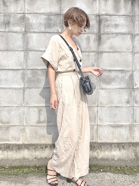 「アイテム（つなぎ/オールインワン、ベージュ系）」を使った、𝙔𝙐𝙆𝙄さん（レディース・162cm）の夏コーディネート