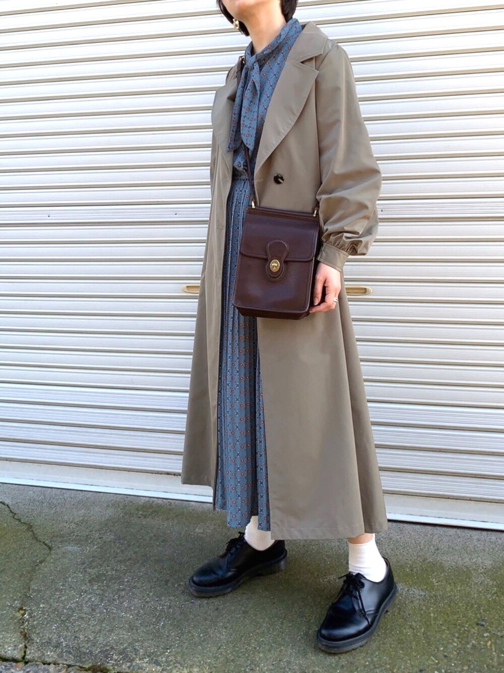 スカーフベルトフレアトレンチを使った人気ファッションコーディネート