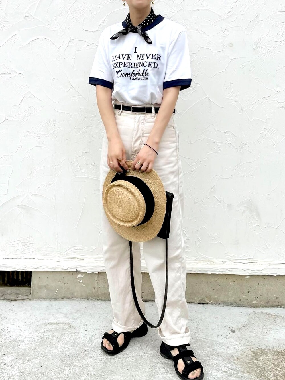 「これが私をアゲる服、休日コーデ、カジュアルコーデ、夏コーデ、大人カジュアル、シャツコーデ、リンガーTシャツ、スポサン、カンカン帽」｜「SENSE OF PLACE by URBAN RESEARCHの【Tallサイズ/WEB限定】カラーカツラギパンツ（デニムパンツ、ホワイト系）」を使った、𝙔𝙐𝙆𝙄さん（レディース・162cm）の春コーディネートの1枚目の写真
