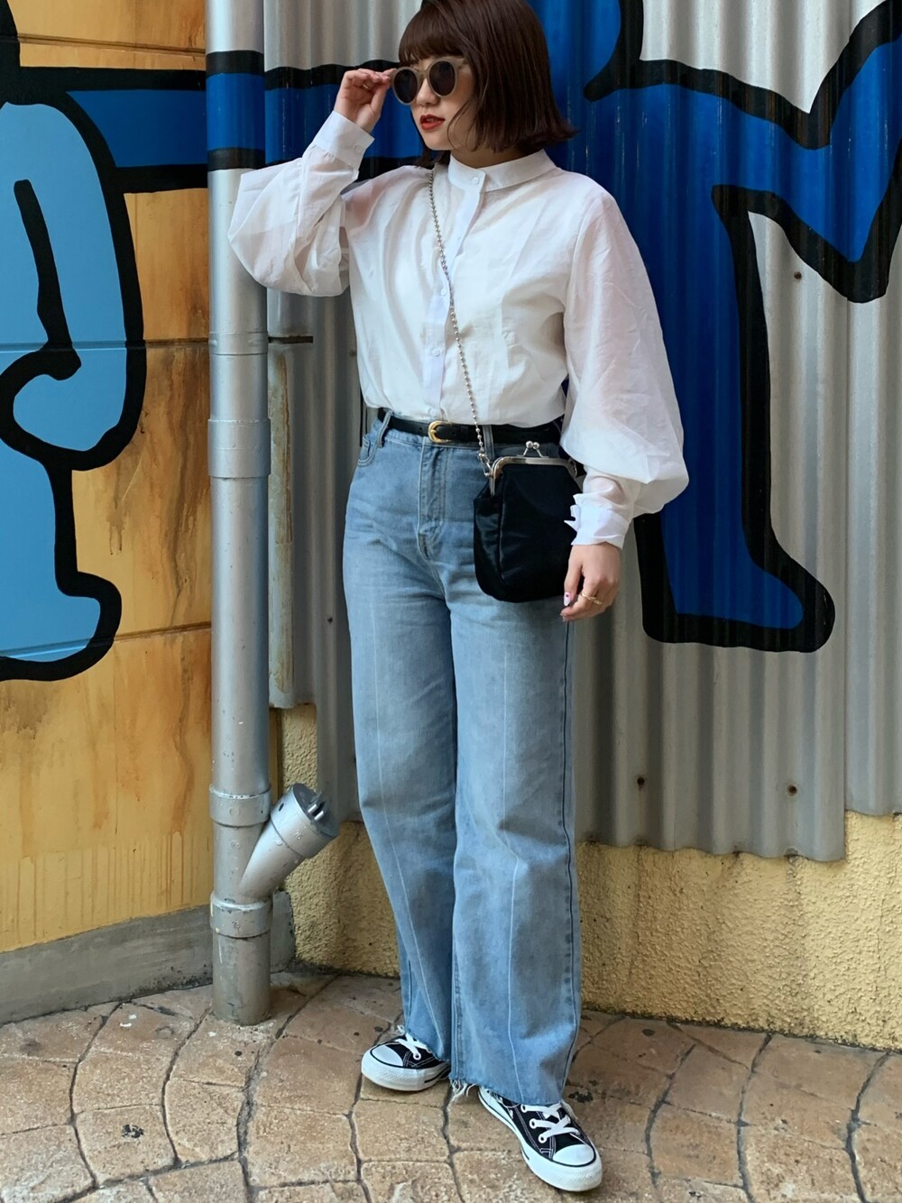 「プチプラ、デニム」｜「RETRO GIRLのシアー袖ボリュームブラウス（シャツ/ブラウス、ホワイト系）」を使った、き むさん（レディース・155cm）の冬コーディネートの1枚目の写真