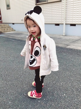 「H&M（エイチ・アンド・エム）のアイテム（パーカー、ホワイト系）」を使った、もえちゃんさん（キッズ・70cm）の秋コーディネート