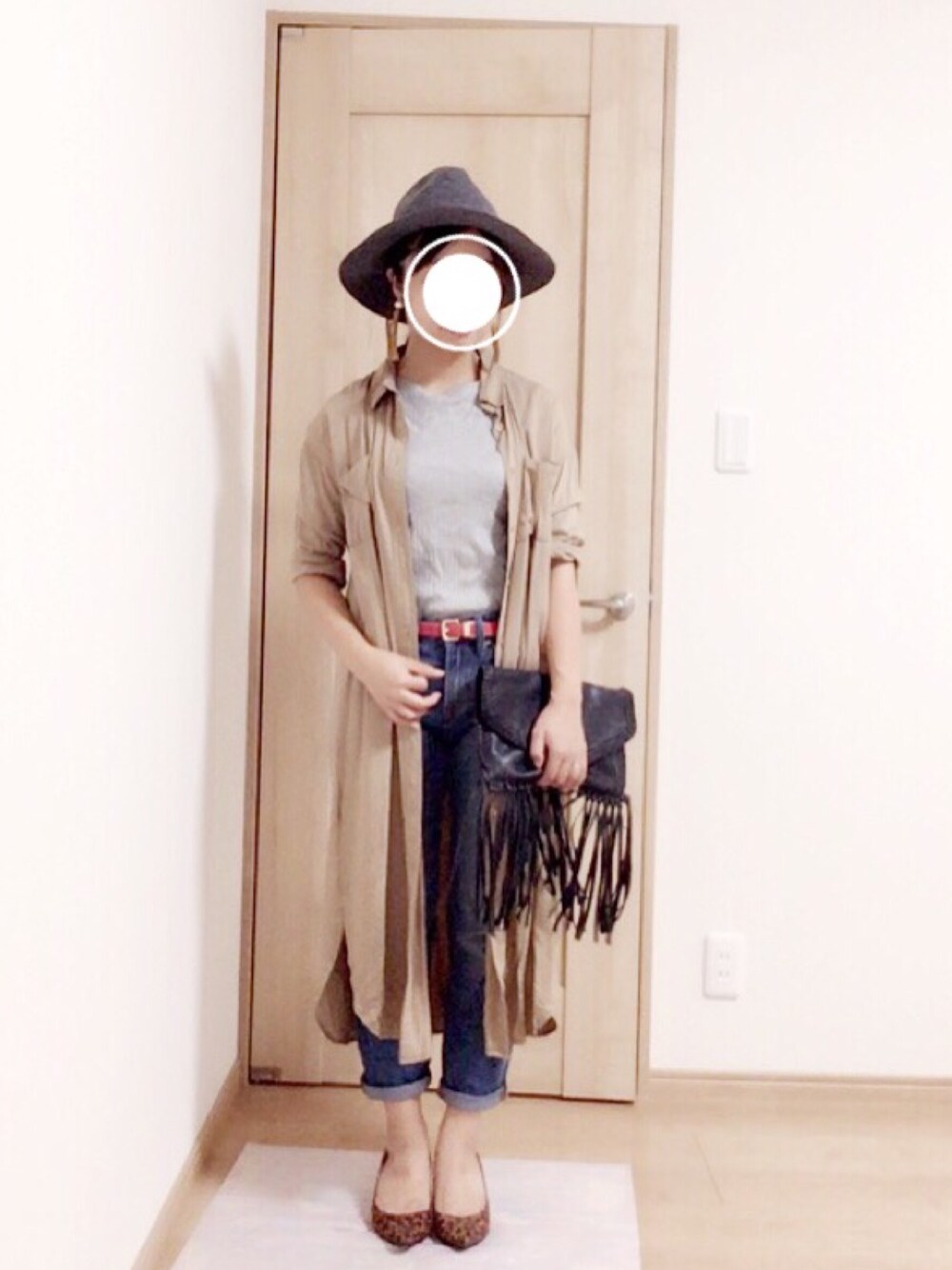 「リブT、GU、UNIQLO、シャツワンピ、ボーイフレンドデニム、プチプラ、チビーズ✳︎、アダルトおカワたん部、フェルトハット」｜「UNIQLOのアイテム（Tシャツ/カットソー、グレー系）」を使った、harumioさん（レディース・151cm）の秋コーディネートの1枚目の写真