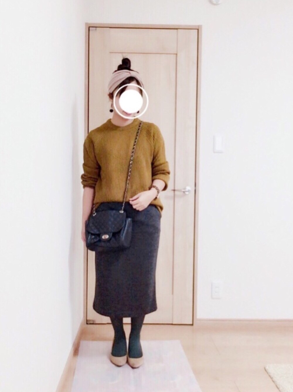 「大人カジュアル、GU、プチプラ、メンズ、タイトスカート、ヘアバンド、ユニクロ、アダルトおカワたん部、チビーズ✳︎、マスタード」｜「GUのアイテム（ニット/セーター、イエロー系）」を使った、harumioさん（レディース・151cm）の冬コーディネートの1枚目の写真