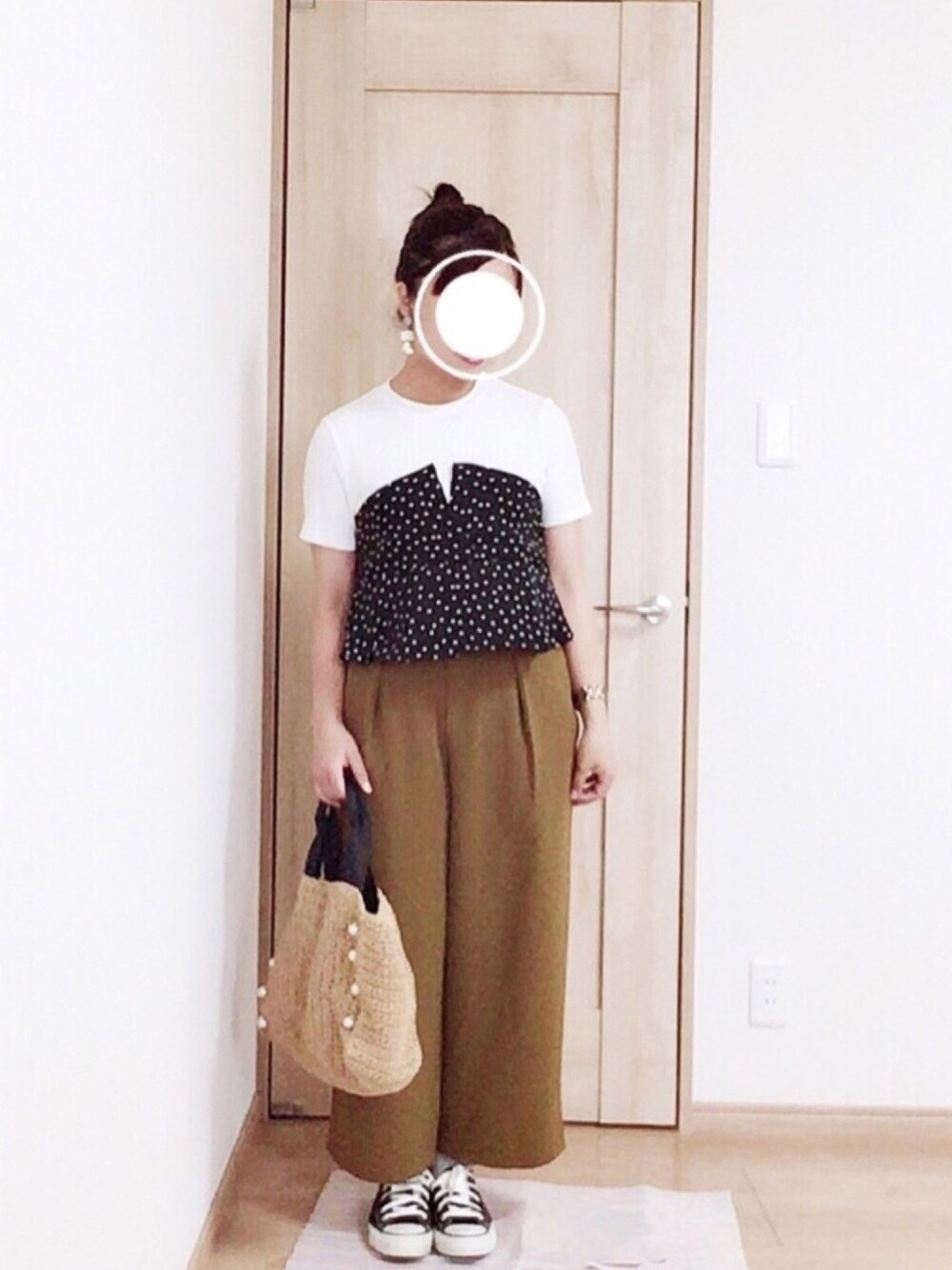 「スニーカー、GU、ビスチェ、UNIQLO、プチプラ、チビーズ✳︎、アダルトおカワたん部、ワイドパンツ、コンバース」｜「GUのアイテム（Tシャツ/カットソー、ホワイト系）」を使った、harumioさん（レディース・151cm）の夏コーディネートの1枚目の写真