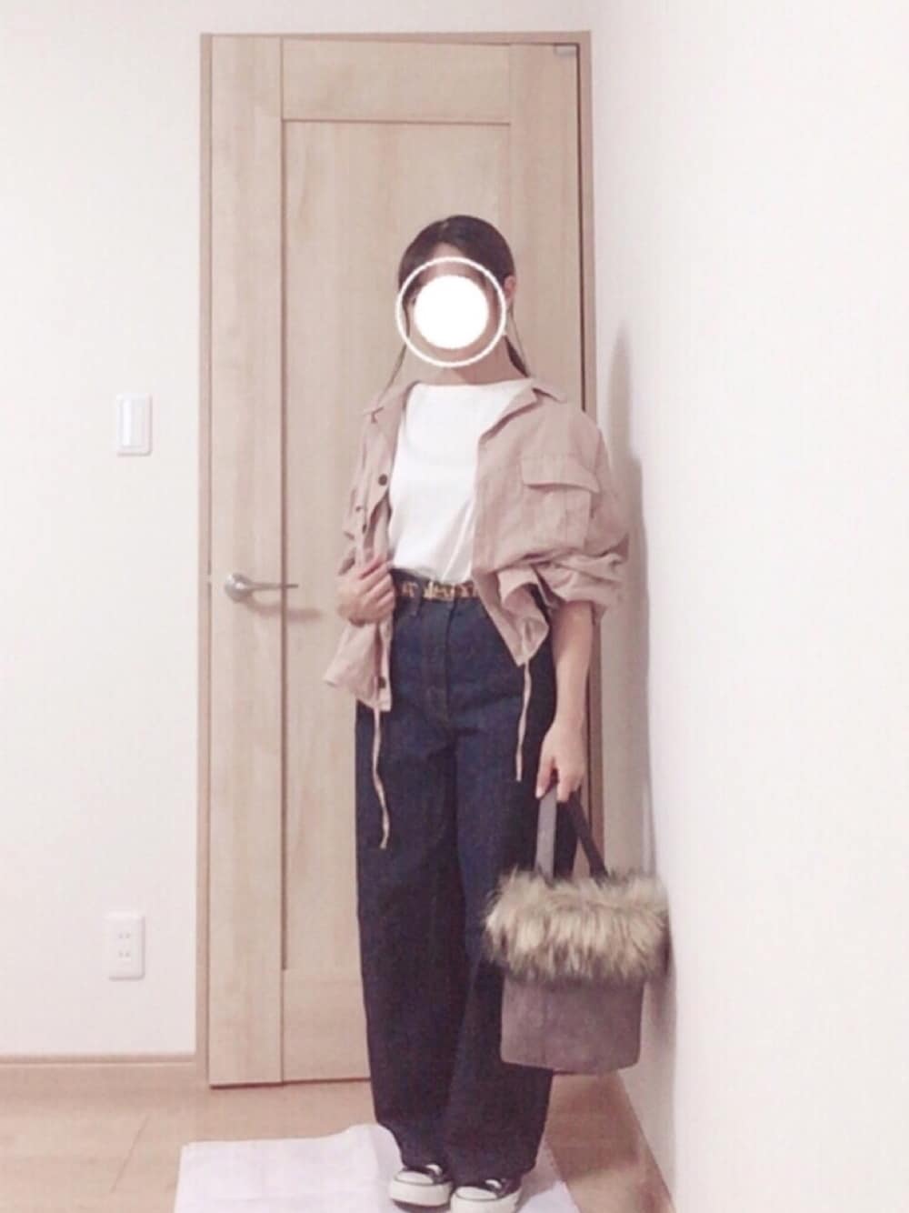 「UNIQLO、ワイドフィットカーブパンツ、ワイドパンツ、大人カジュアル、低身長」｜「UNIQLOのリブボートネックT（5分袖）（Tシャツ/カットソー、ホワイト系）」を使った、harumioさん（レディース・151cm）の秋コーディネートの1枚目の写真